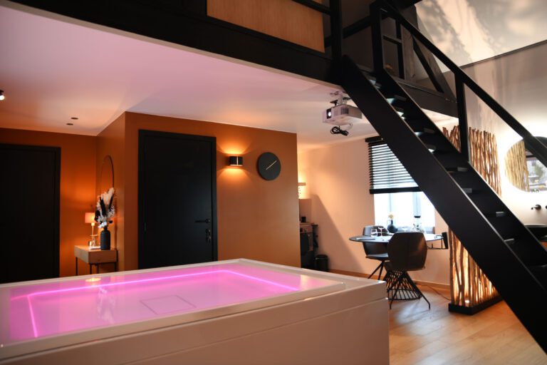 Jacuzzi rose à la Suite Intimate à Huy