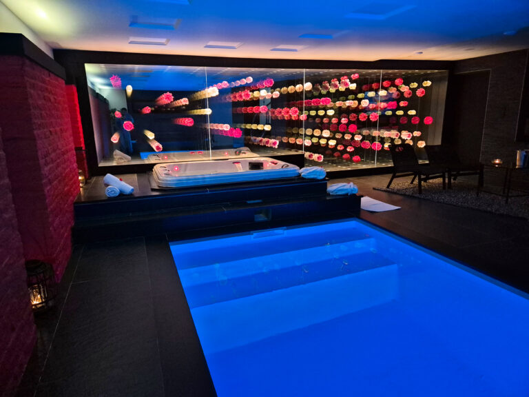 Piscine de la Suite Infiny à Ocove près de Durbuy