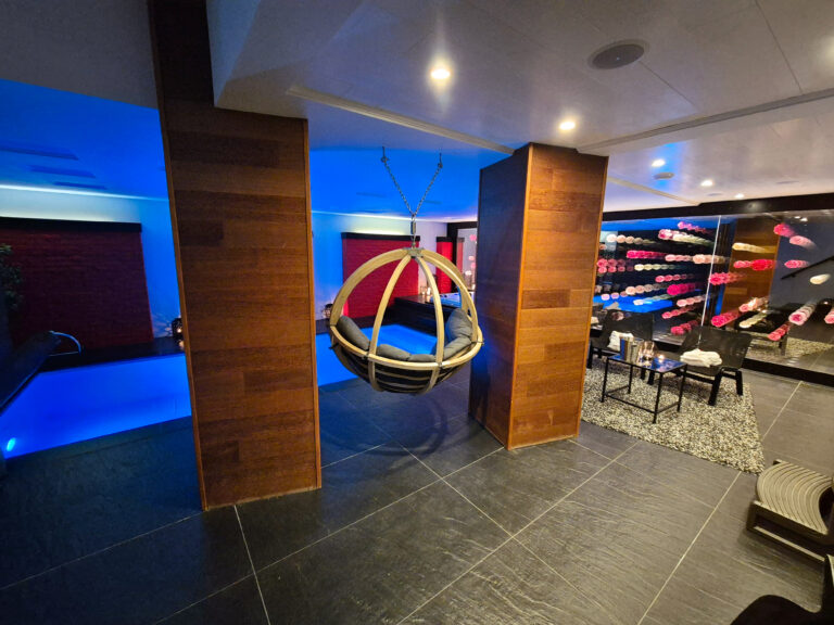 Fauteuil rond de la Suite Infiny à Ocove près de Durbuy