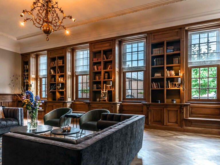 Salon et bibliothèque à Landgoed Altenbroek près de Maastricht