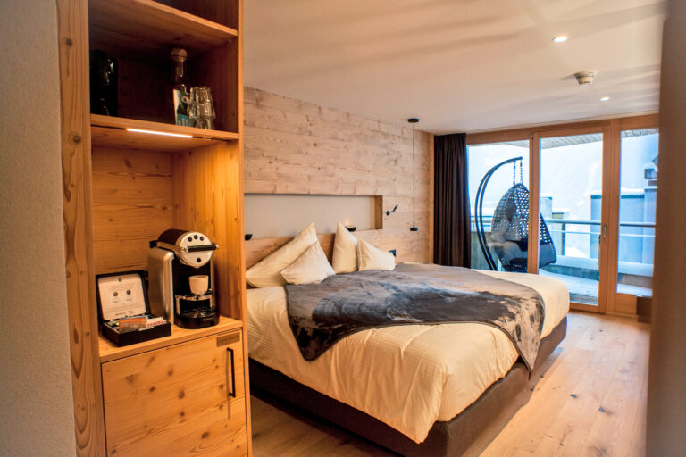 Chambre avec balcon au Eiger Mountain & Soul Resort à Grindelwald