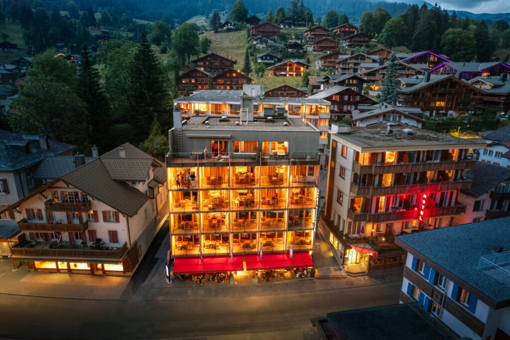Hôtel au pied des montagnes au Eiger Mountain & Soul Resort à Grindelwald