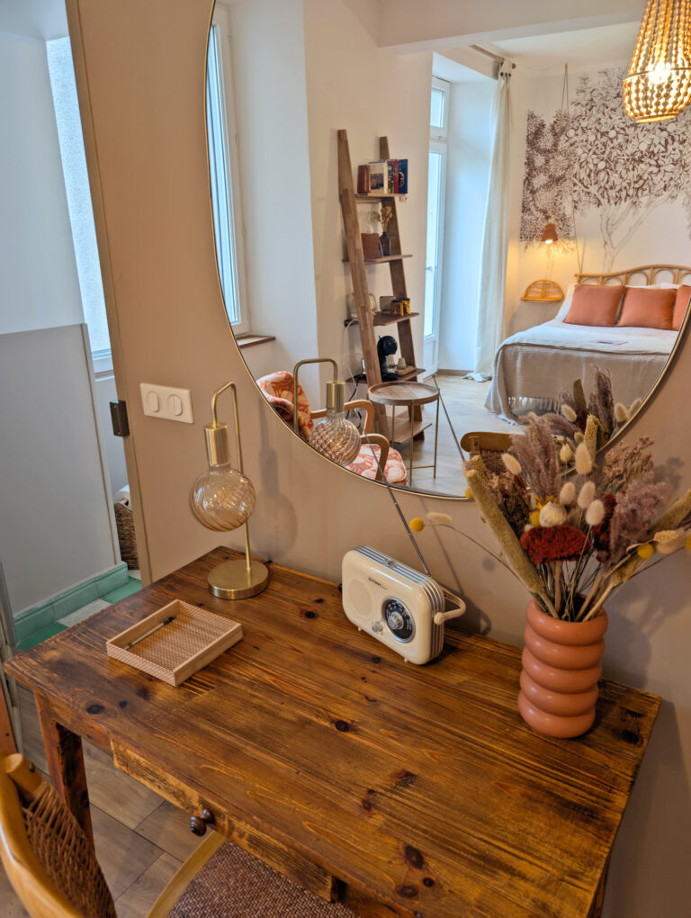 Chambre Cardinale au B&B L'Oréliane près d'Avignon