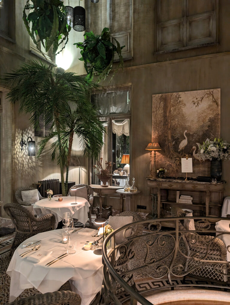 Tables romantiques au Cobergher Hôtel à Courtrai