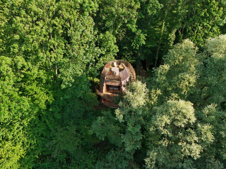 Cabane dans la forêt aux Cabanes des Grands Lacs