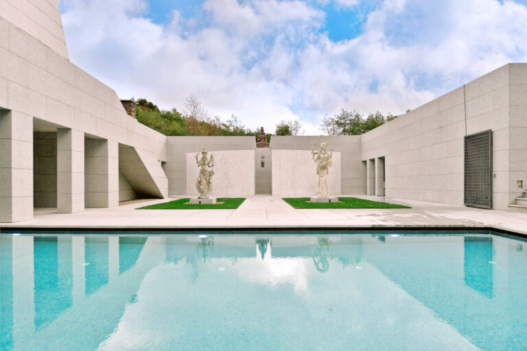 Piscine extérieure au Elaisa Energetic Wellness