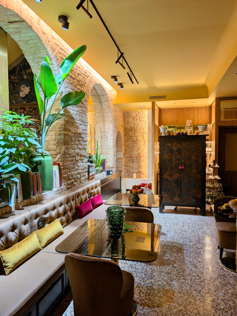 Salle de petit déjeuner au Madama Garden Retreat à Venise