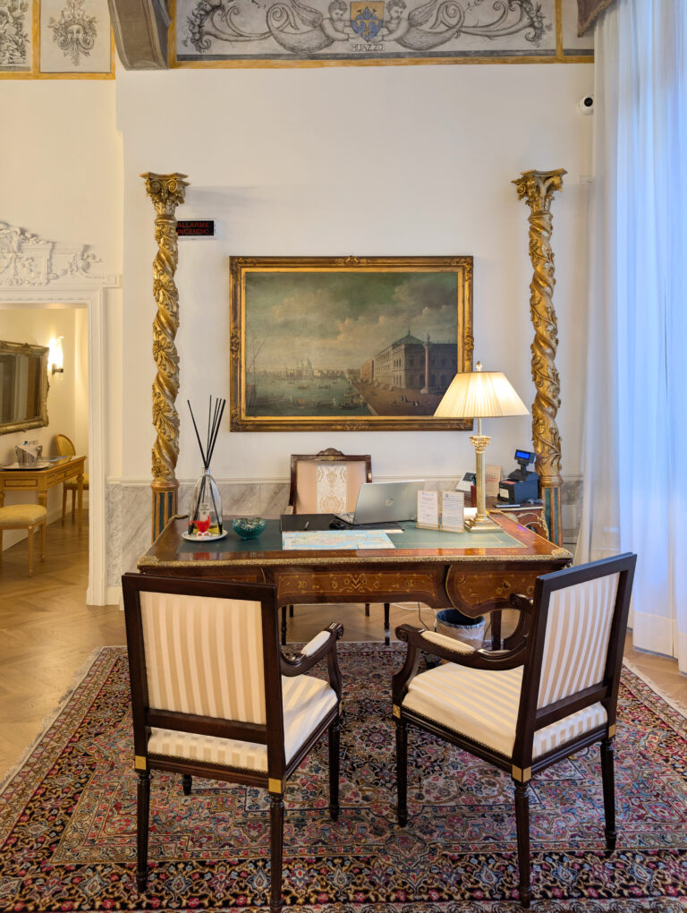 Réception de l'hôtel Palazzo dei Mori à Venise