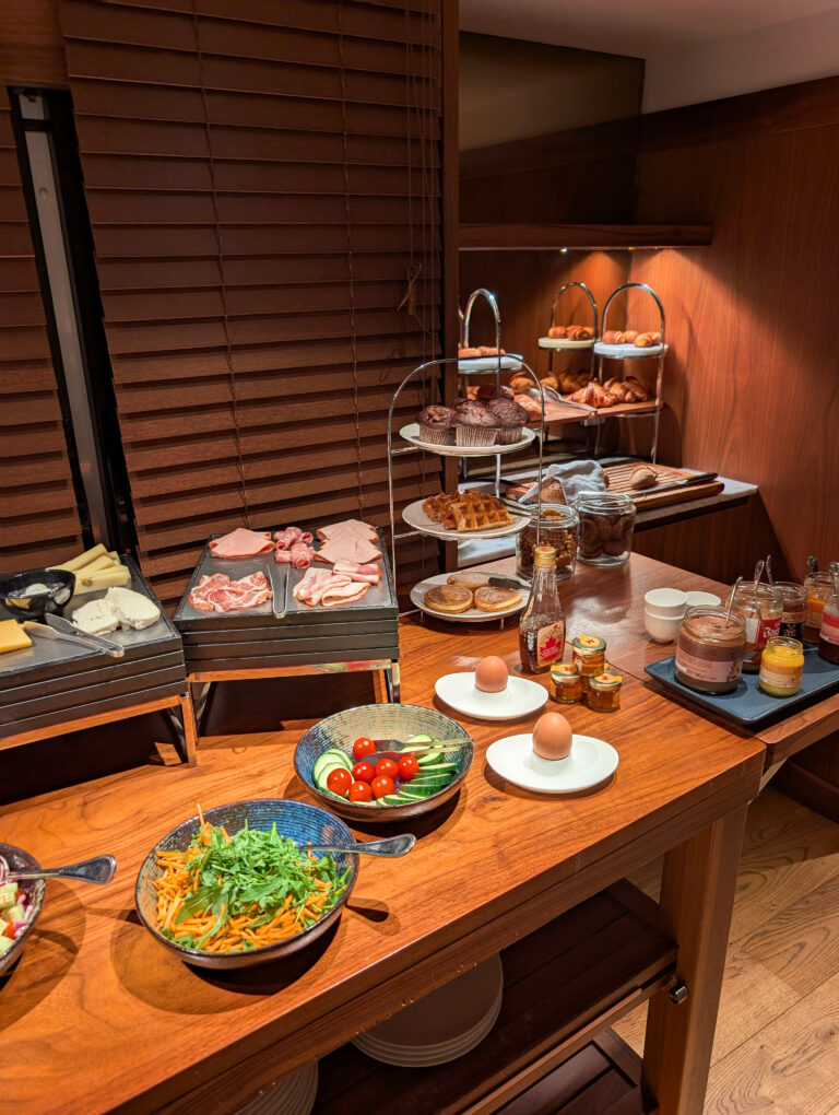 Petit déjeuner au L-Avenue à Bruxelles