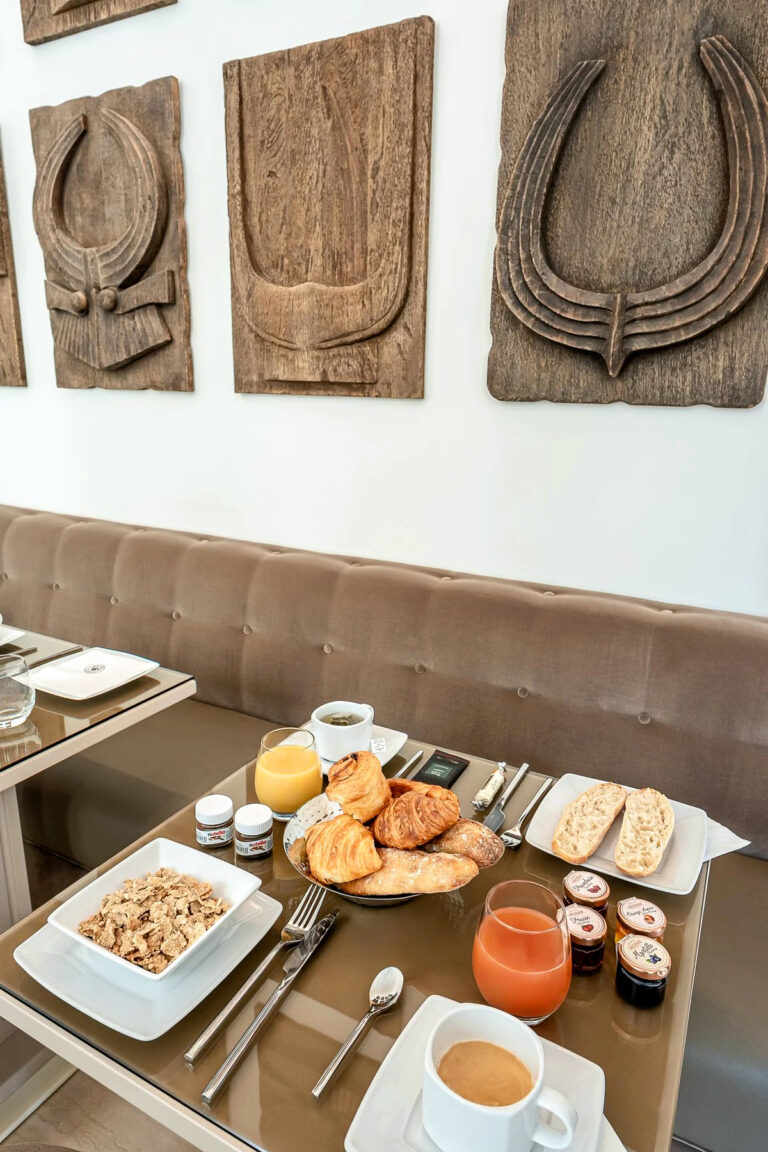 Petit déjeuner gourmand à l'Hôtel Saint-Louis Luxembourg à Paris